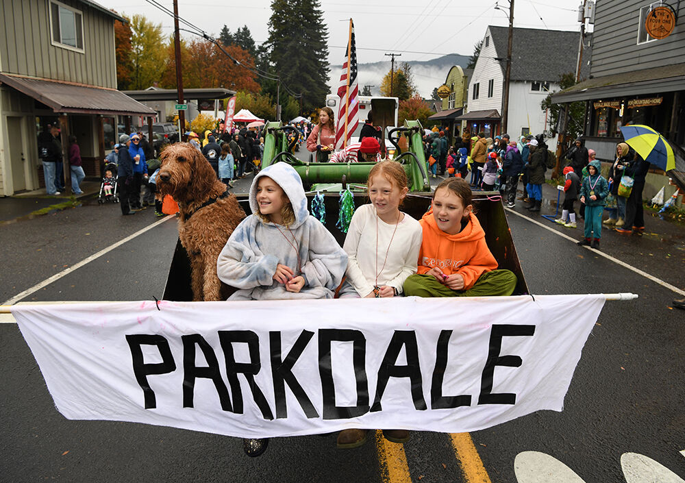 Parkdale Pumpkin Parade draws crowd